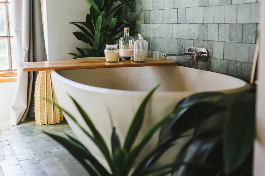 soft daylight can dramatically soften the space.