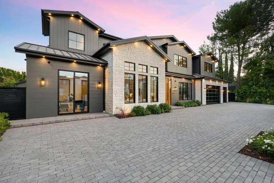 Enhancing Property Value with a Modern Driveway Enhancing